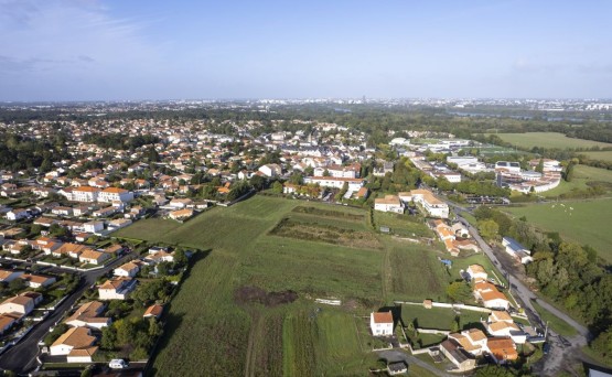 Visuel officiel des terrains à bâtir Les Coquelicots à Basse-Goulaine, parcelles ouvertes et paysage végétal
