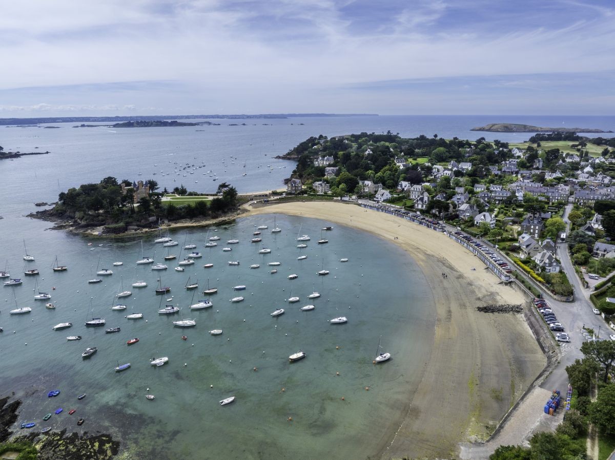 Vue aérienne officielle du programme L'Écrin Iodé à Saint-Briac-sur-Mer : terrains à bâtir près du littoral