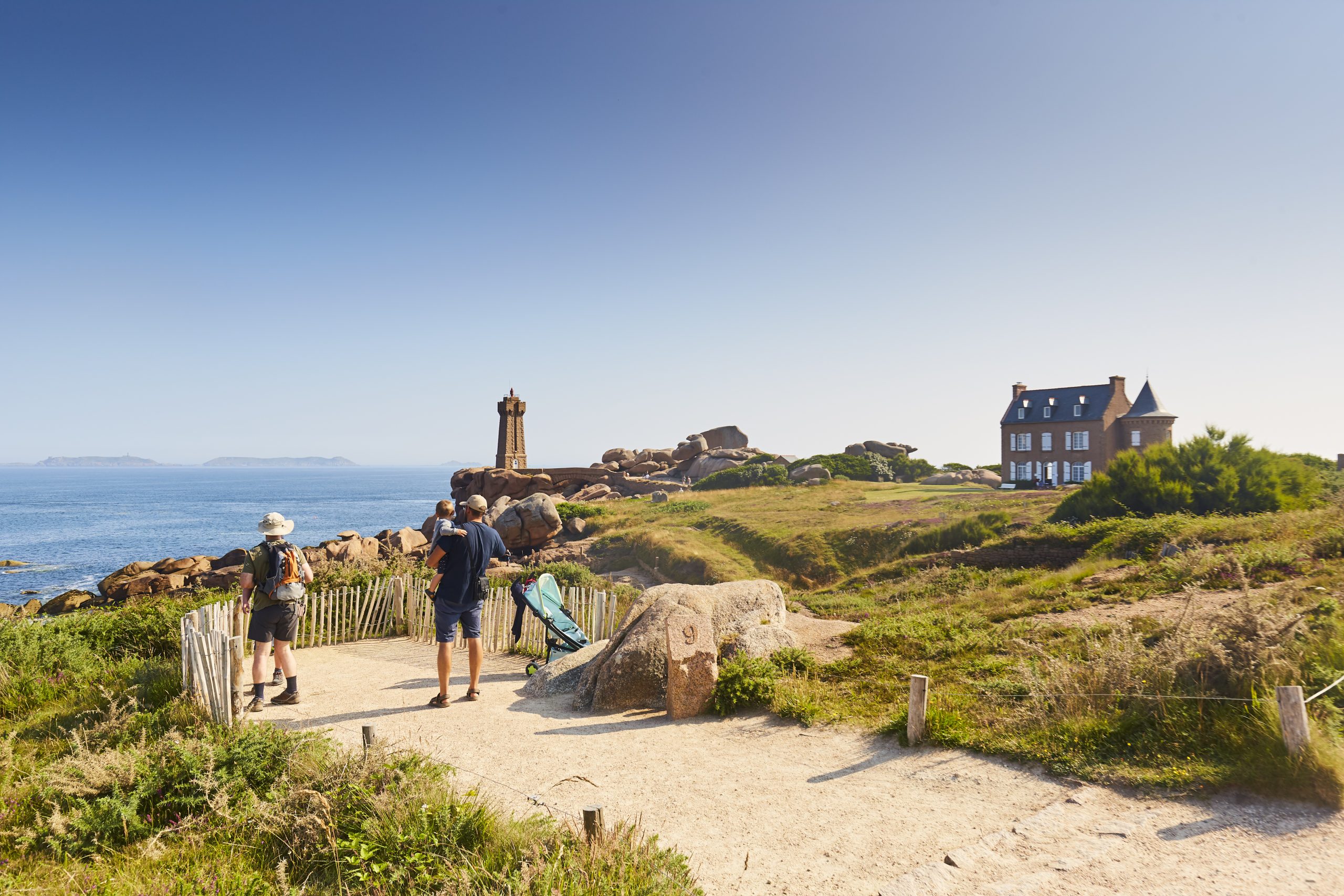 Perspective du programme immobilier neuf Ondalia à Perros-Guirec : façade littorale et extérieurs privatifs