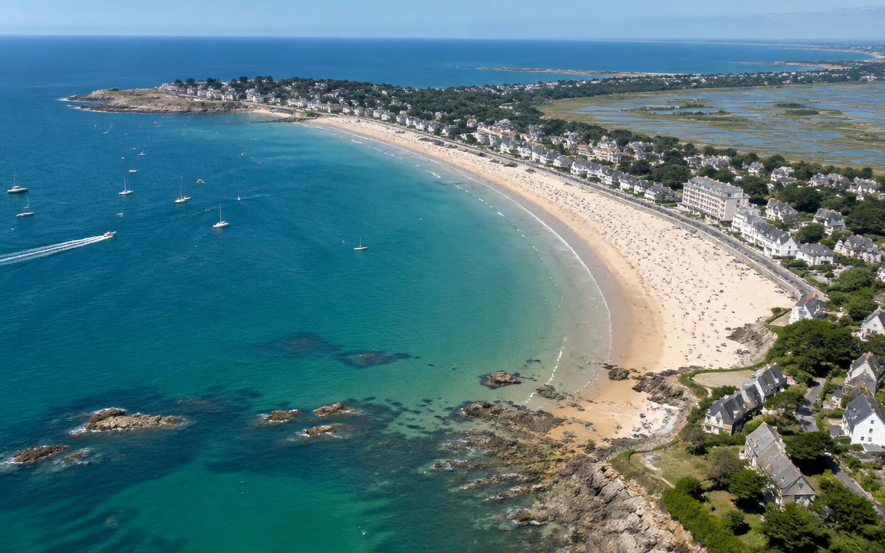 Illustration des paysages, des villages et du bord de l'eau : Côte d'Amour